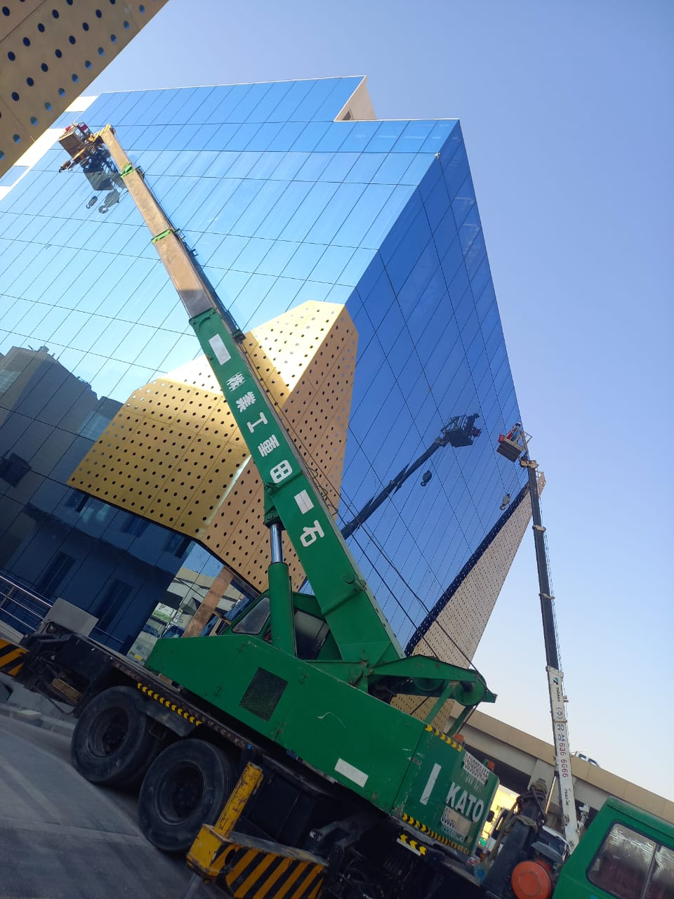 تنظيف الواجهات الزجاجية والكلادنج في الرياض